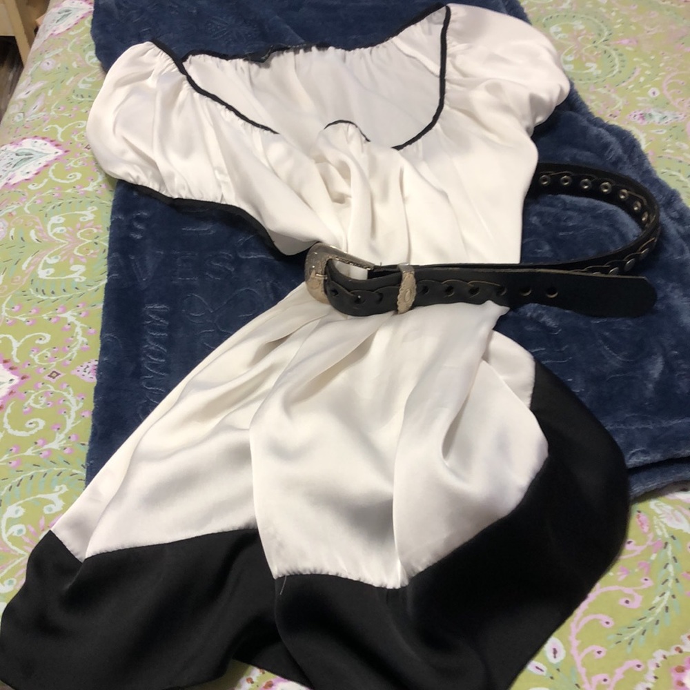Zara basic top extra large white with black trim. New without tags